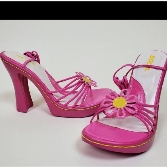 HUGE ISO! SODA fuchsia flower heel!! - Picture 3 of 4